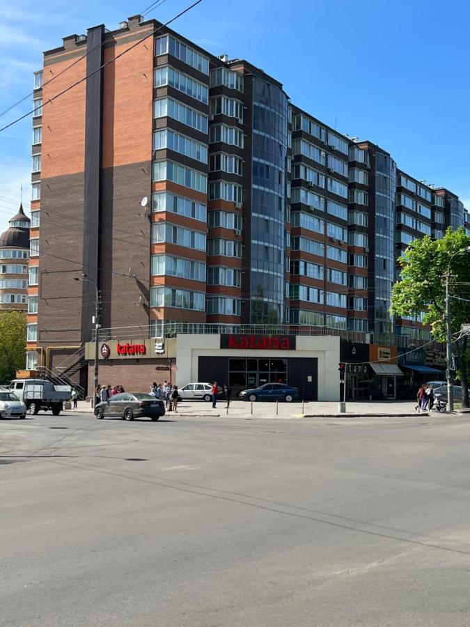ריבנה Vip Апартаменти Центр מראה חיצוני תמונה